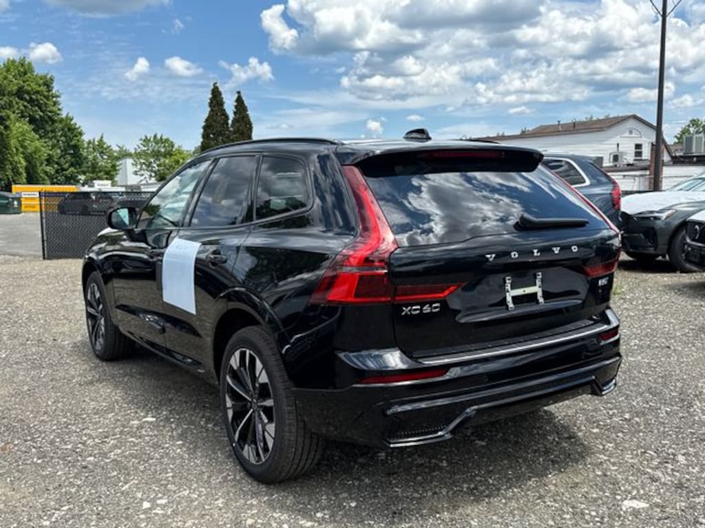 New 2026 Volvo XC60 B5 Plus SUV