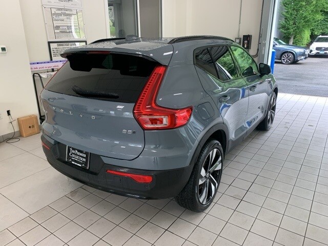 2023 Volvo XC40 Plus photo 4