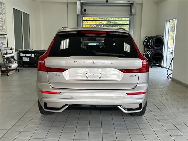 2025 Volvo XC60 B5 Plus photo 3