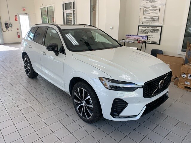2025 Volvo XC60 B5 Plus photo 3