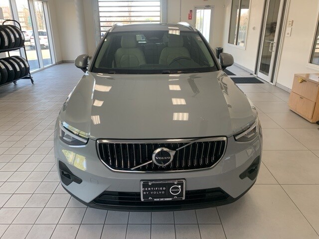 2024 Volvo XC40 Plus photo 2