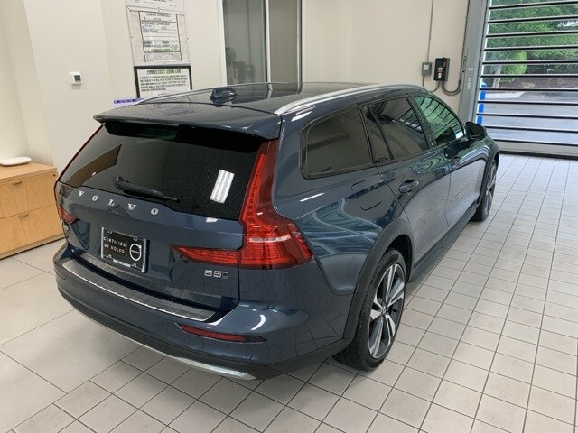 2024 Volvo V60 Cross Country B5 Plus photo 4