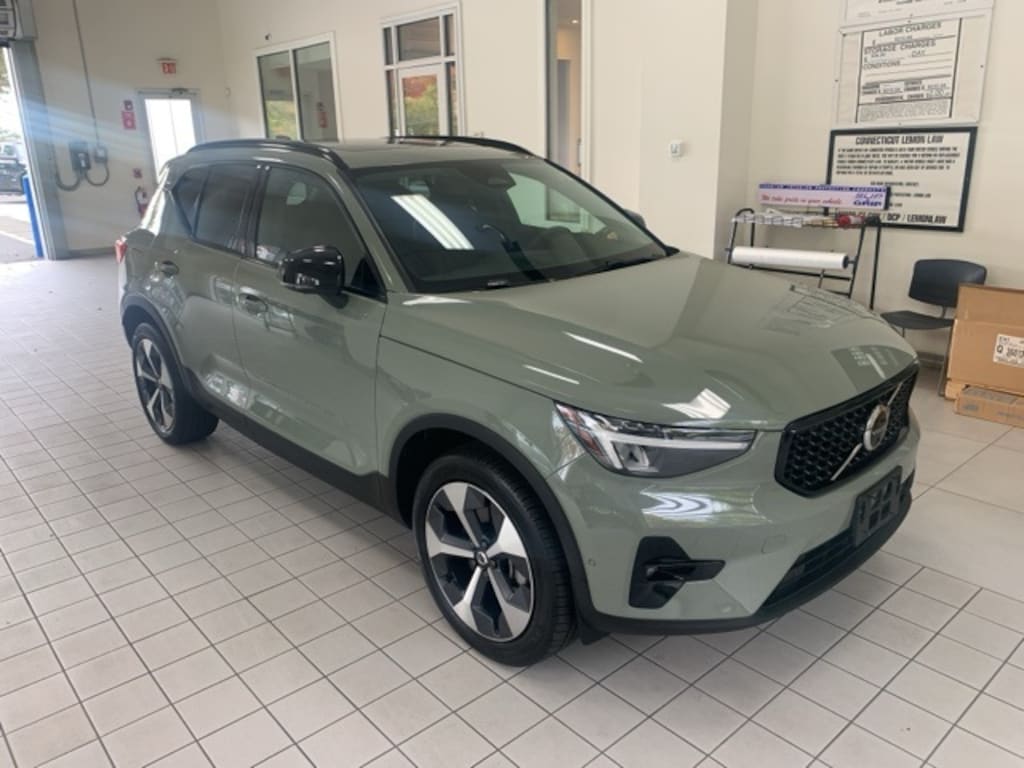 Certified 2024 Volvo XC40 B5 Plus Dark Theme SUV