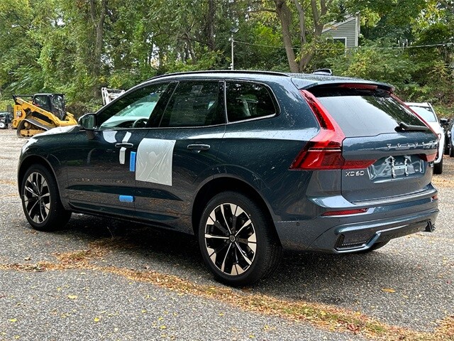 2026 Volvo XC60 B5 Plus photo 4