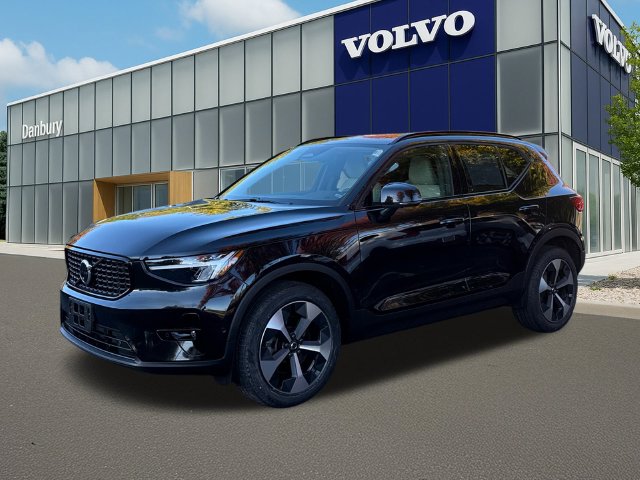 2024 Volvo XC40 B5 Plus Dark Theme SUV