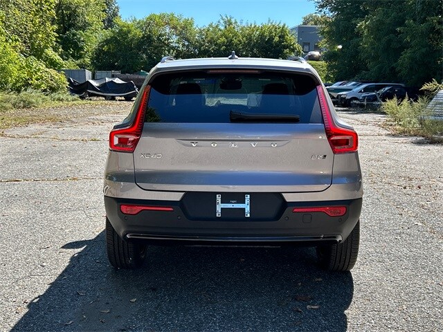2026 Volvo XC40 Plus photo 3