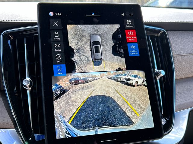 2026 Volvo XC90 Plus - Photo 17