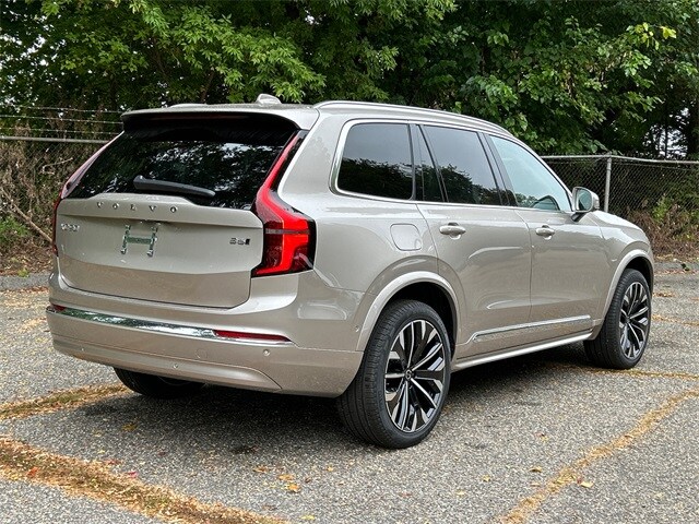 2026 Volvo XC90 Plus photo 2
