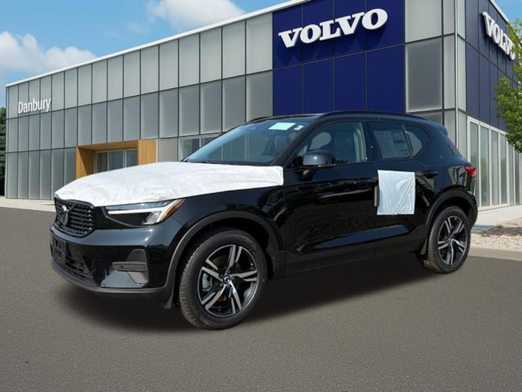 New 2026 Volvo XC40 B5 Core SUV