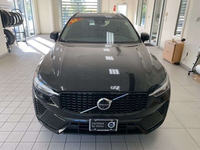 2025 Volvo XC60 B5 Plus photo 2