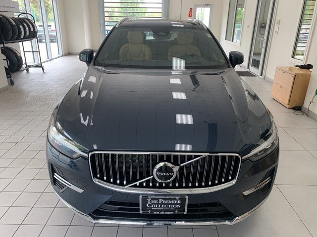 2022 Volvo XC60 B5 Inscription photo 2