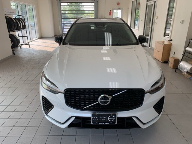 2024 Volvo XC60 B5 Plus photo 2