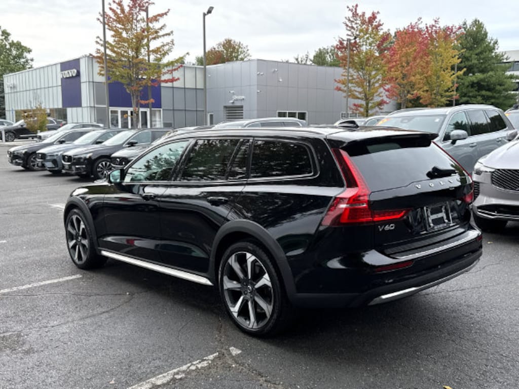 Certified 2024 Volvo V60 Cross Country Ultimate Wagon