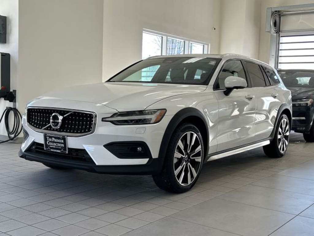 Used 2026 Volvo V60 Cross Country B5 Ultra Wagon
