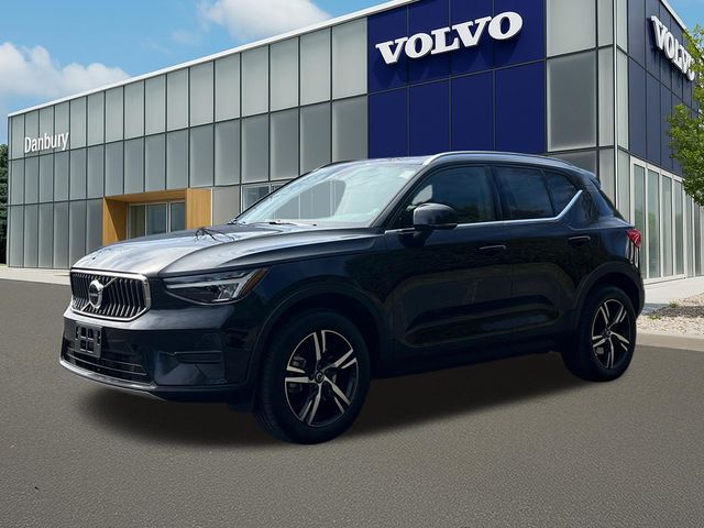 2025 Volvo XC40 Core