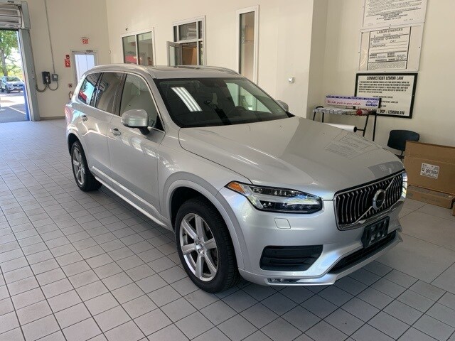 2020 Volvo XC90 T6 Momentum photo 3