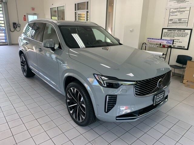2025 Volvo XC90 B5 Plus photo 3