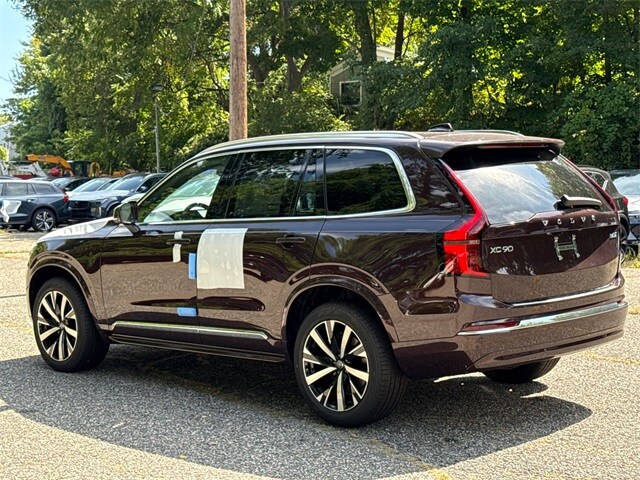 2026 Volvo XC90 B5 Core photo 3