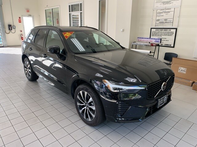 2025 Volvo XC60 B5 Plus photo 3