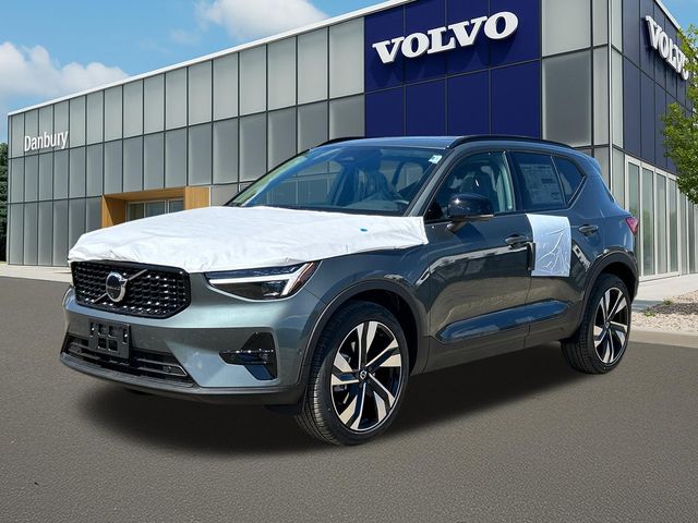 2026 Volvo XC40 B5 Plus Dark AWD's photo