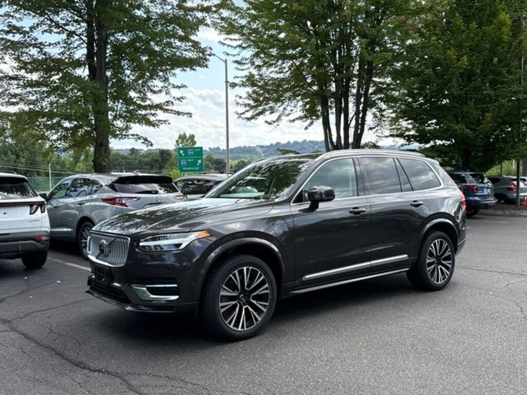 Certified 2025 Volvo XC90 plug-in hybrid T8 Plus SUV