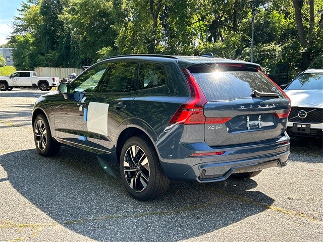 2026 Volvo XC60 B5 Core photo 4