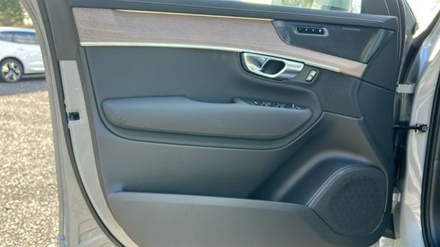 2026 Volvo XC90 Plus - Photo 22