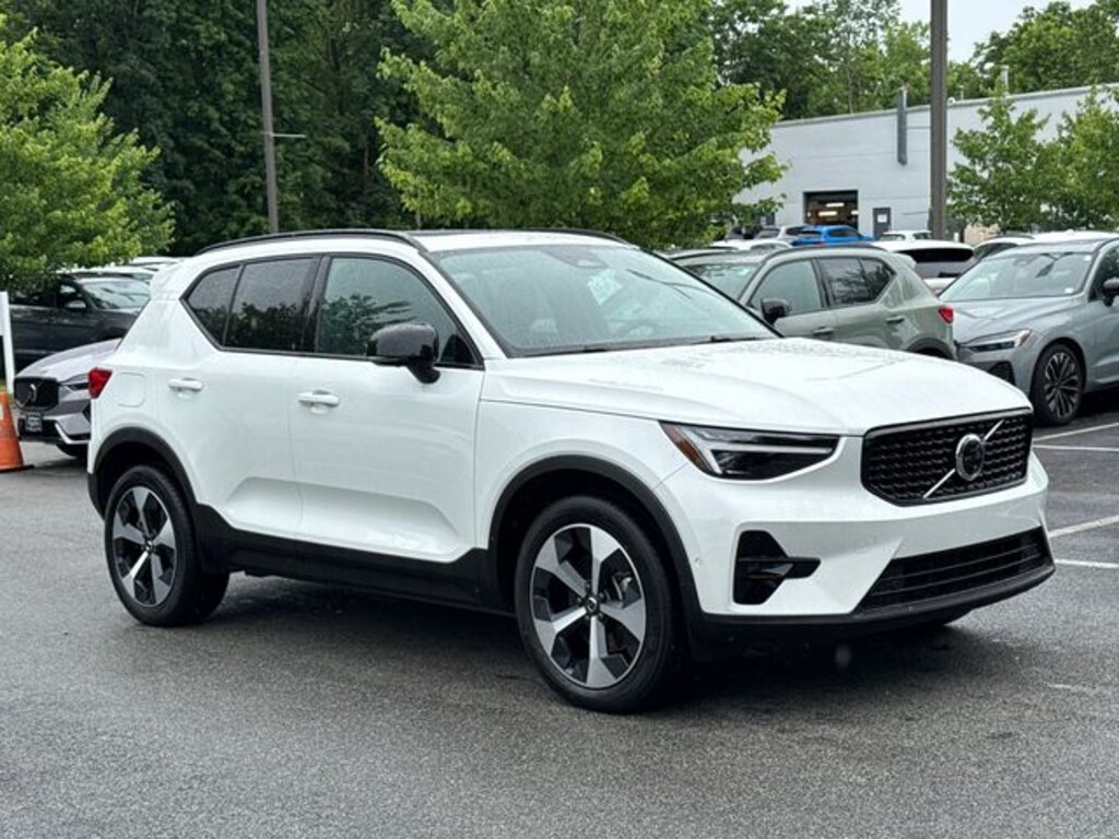 Used 2026 Volvo XC40 B5 Plus SUV