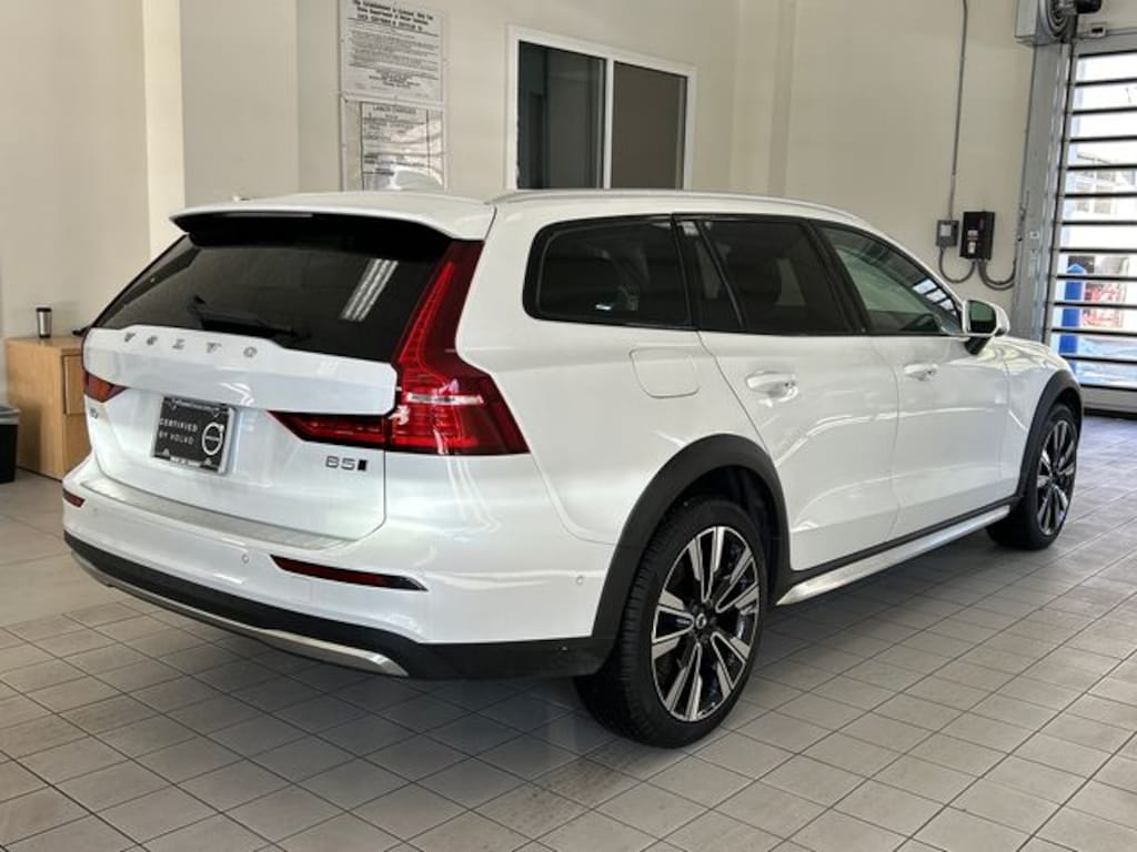 Used 2026 Volvo V60 Cross Country B5 Ultra Wagon