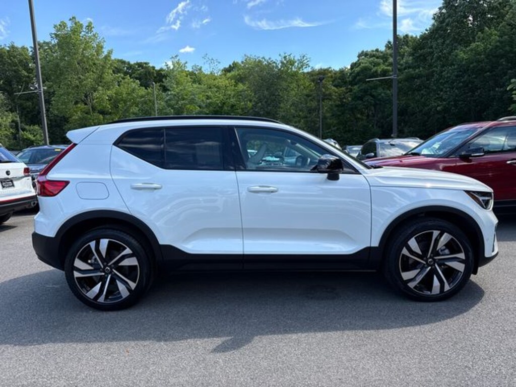 Used 2025 Volvo XC40 B5 Plus Dark Theme SUV