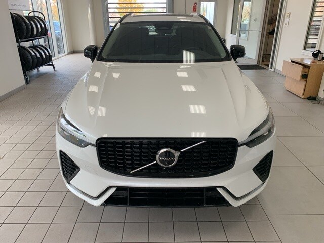 2025 Volvo XC60 B5 Plus photo 2