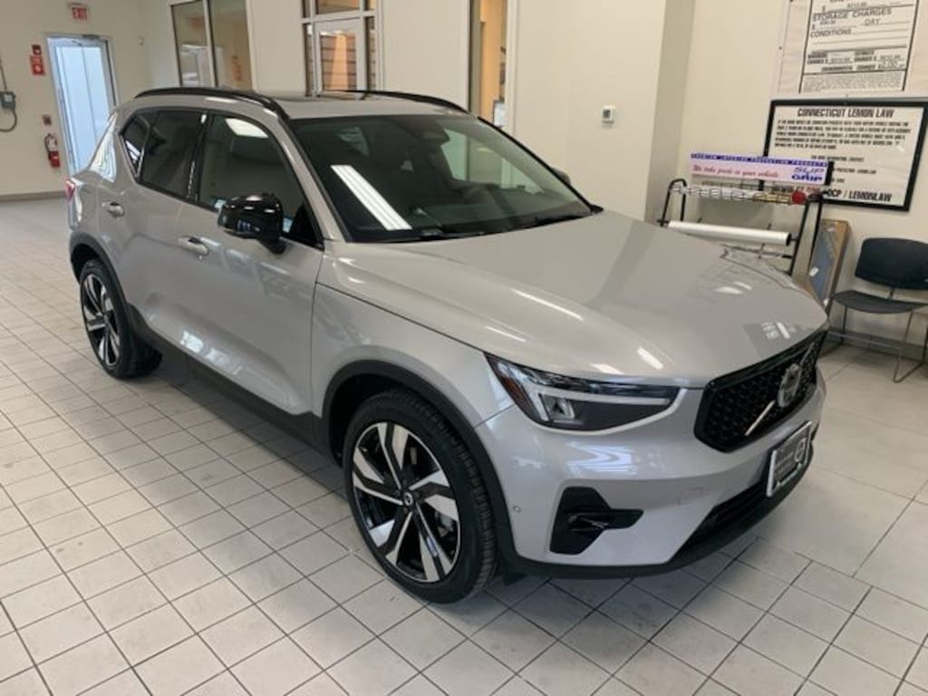 Certified 2025 Volvo XC40 B5 Plus Dark Theme SUV