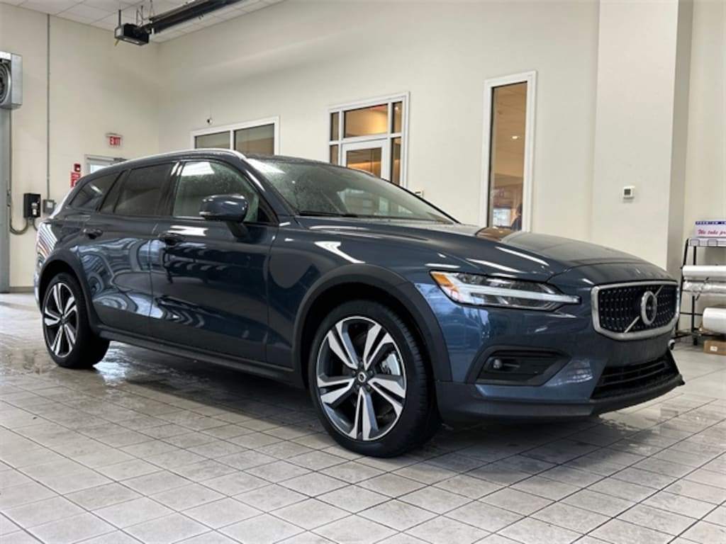 Certified 2025 Volvo V60 Cross Country B5 Plus Wagon