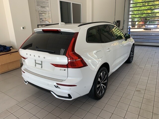 2023 Volvo XC60 B5 Plus photo 4