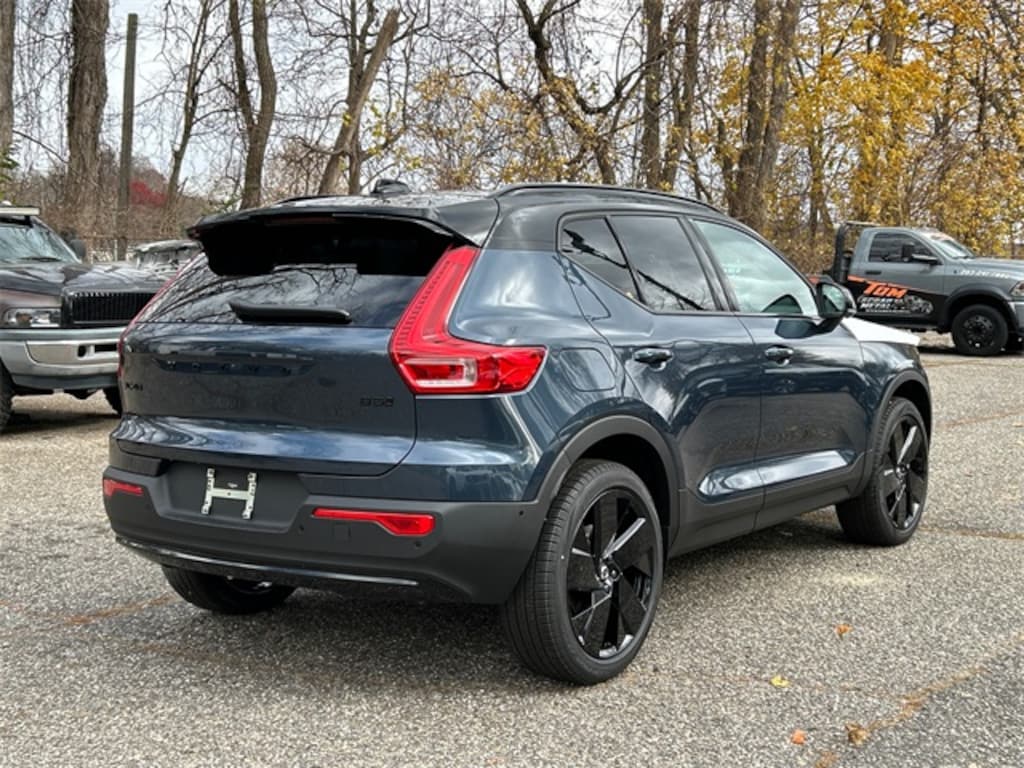 New 2026 Volvo XC40 B5 Ultra Black Edition SUV