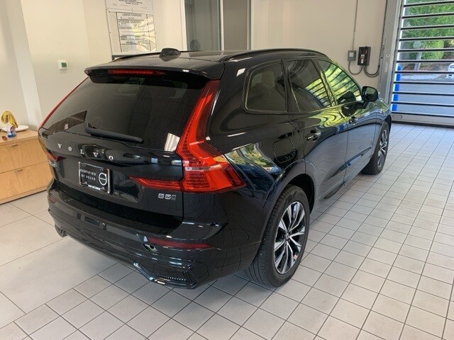 2025 Volvo XC60 B5 Plus photo 4