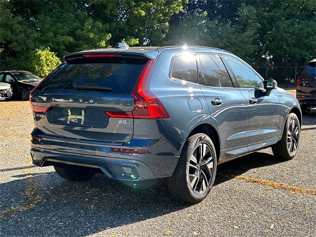 2026 Volvo XC60 B5 Plus photo 2