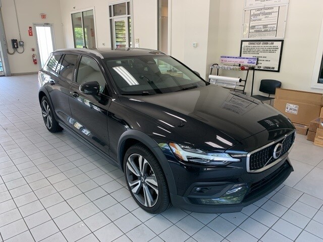 2024 Volvo V60 Cross Country B5 Plus photo 3