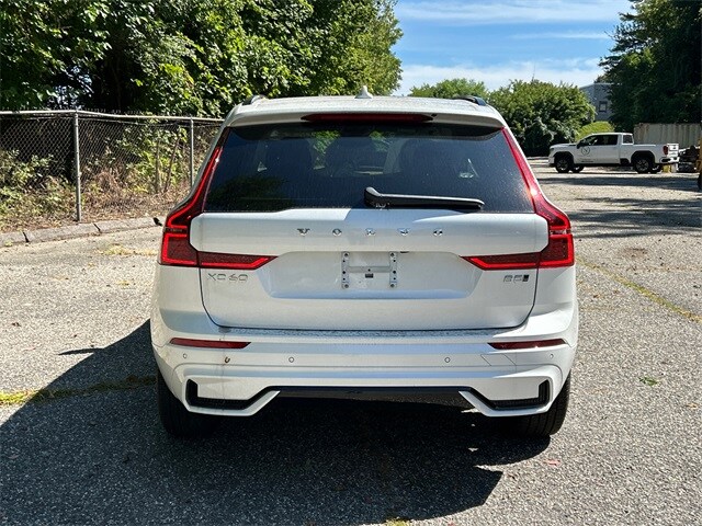2026 Volvo XC60 B5 Plus photo 3
