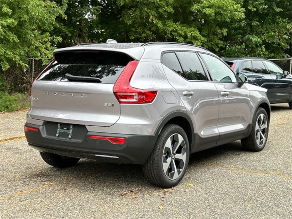 New 2026 Volvo XC40 B5 Plus SUV