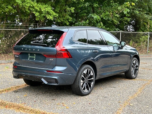 2026 Volvo XC60 B5 Plus photo 2