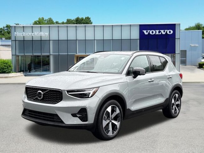2026 Volvo XC40 B5 Plus SUV