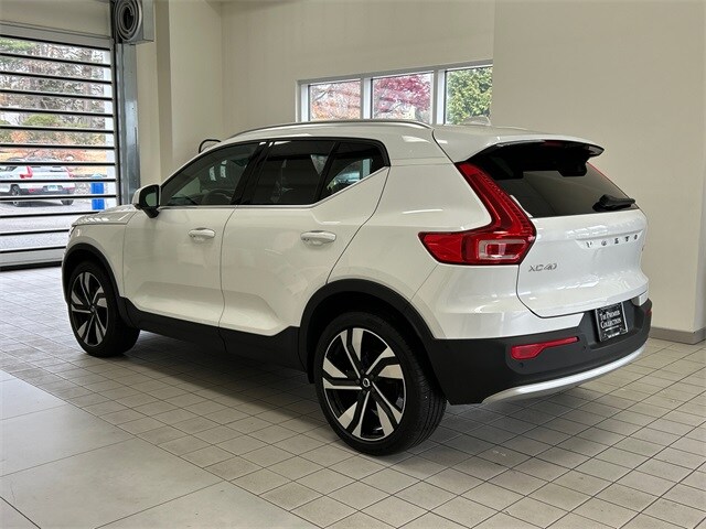 2024 Volvo XC40 Plus photo 4