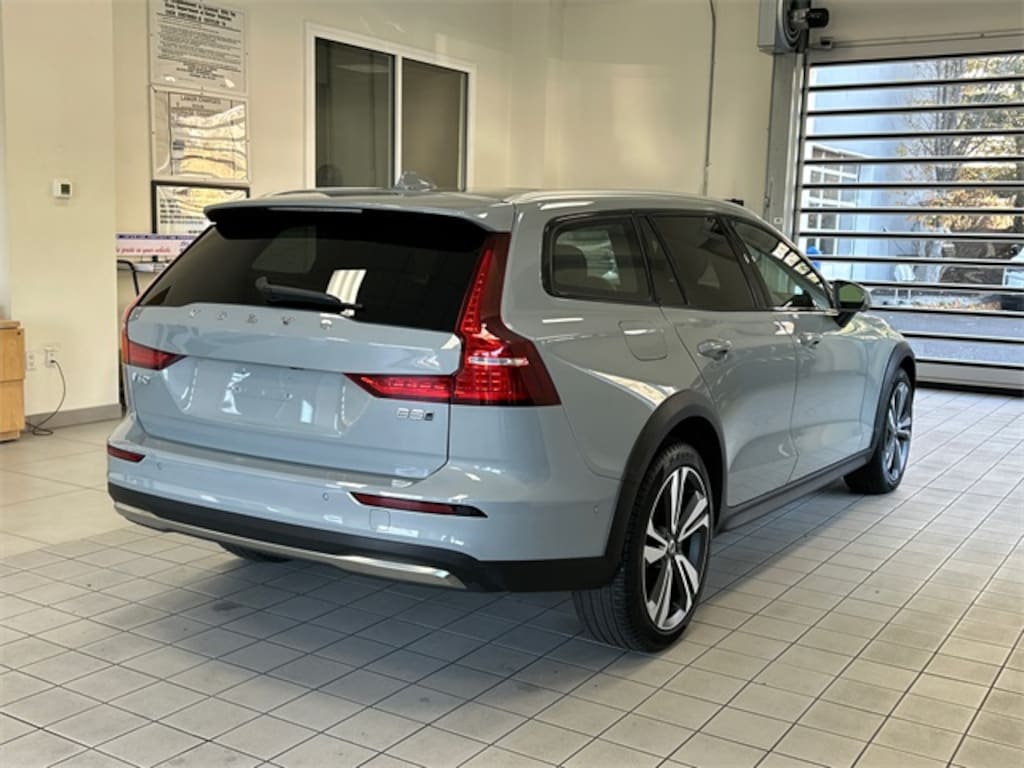 Certified 2025 Volvo V60 Cross Country B5 Plus Wagon