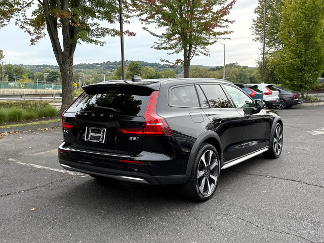 Certified 2024 Volvo V60 Cross Country Ultimate Wagon