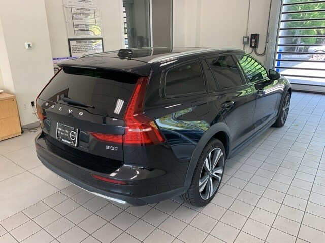 2024 Volvo V60 Cross Country B5 Plus photo 4