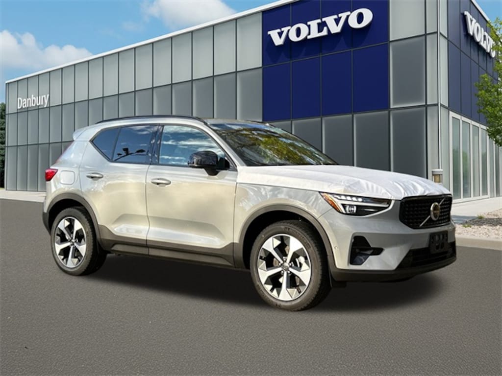 New 2026 Volvo XC40 B5 Plus SUV