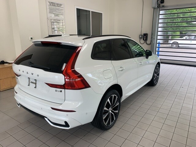 2023 Volvo XC60 B5 Plus photo 4