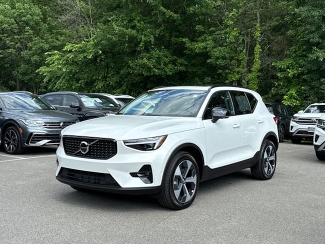 2026 Volvo XC40 B5 Plus SUV