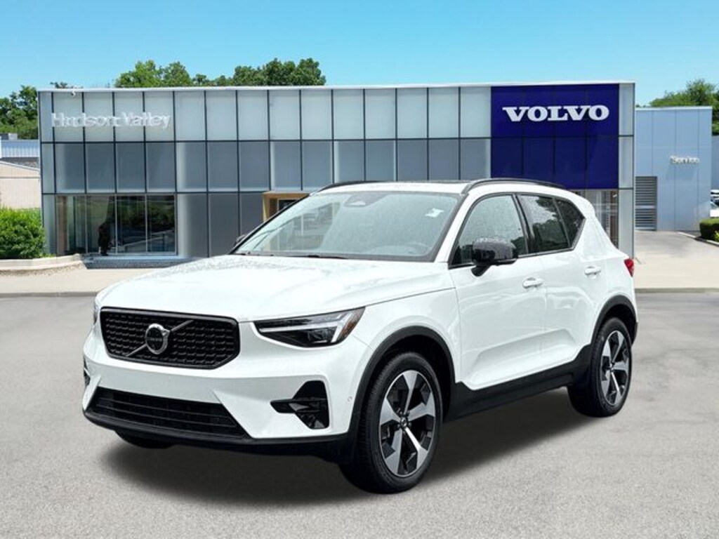 Used 2026 Volvo XC40 B5 Plus SUV